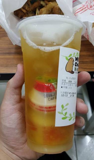 “大瓶包小瓶”？創(chuàng)意飲料玩出新高度