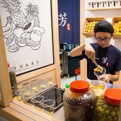 臺“一芳”店員：醫(yī)護人員攜帶證件證明，水果茶就可以不加“鳳梨”