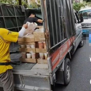 用貨車送 杯喜茶 外賣小哥賺錢嗎？